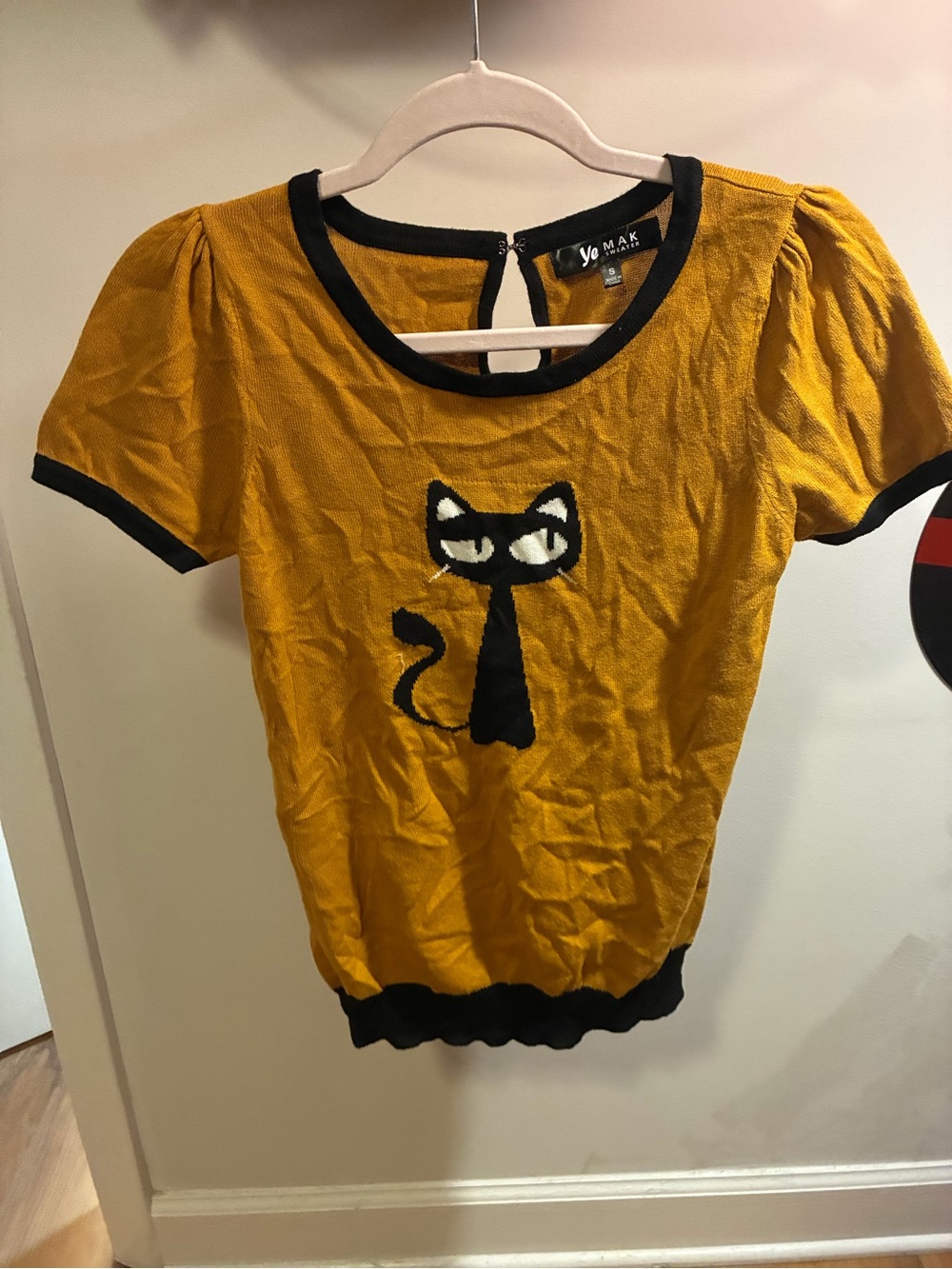 Yellow Cat Graphic Short Sleeve Sweater Top